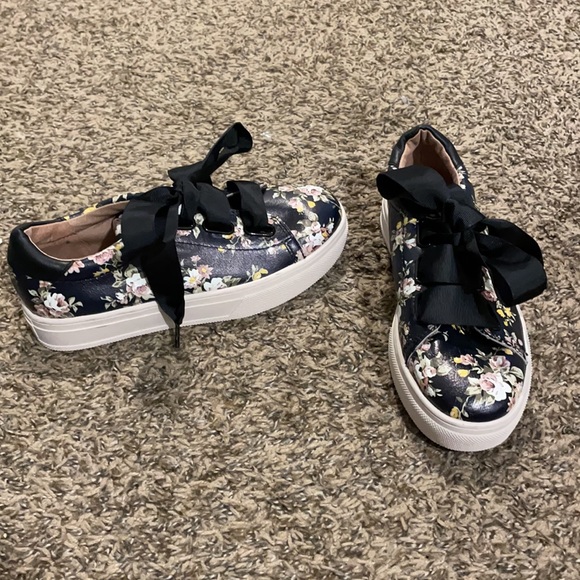 Caslon Black Carter Sneaker - Picture 2 of 3